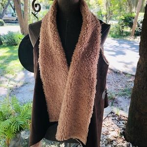 Democracy side toggle fleece lined vest in beautiful condition.